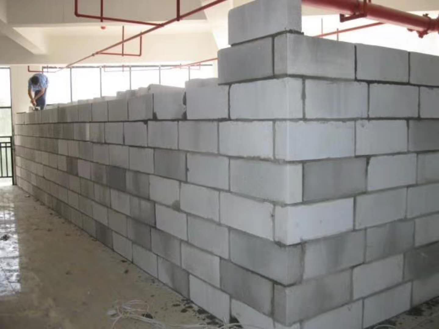 邕宁蒸压加气混凝土砌块承重墙静力和抗震性能的研究